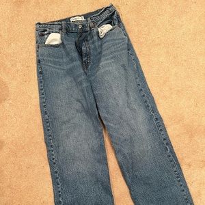 Abercrombie and Fitch Women’s 90’s Relaxed Jeans High Rise size 30/10